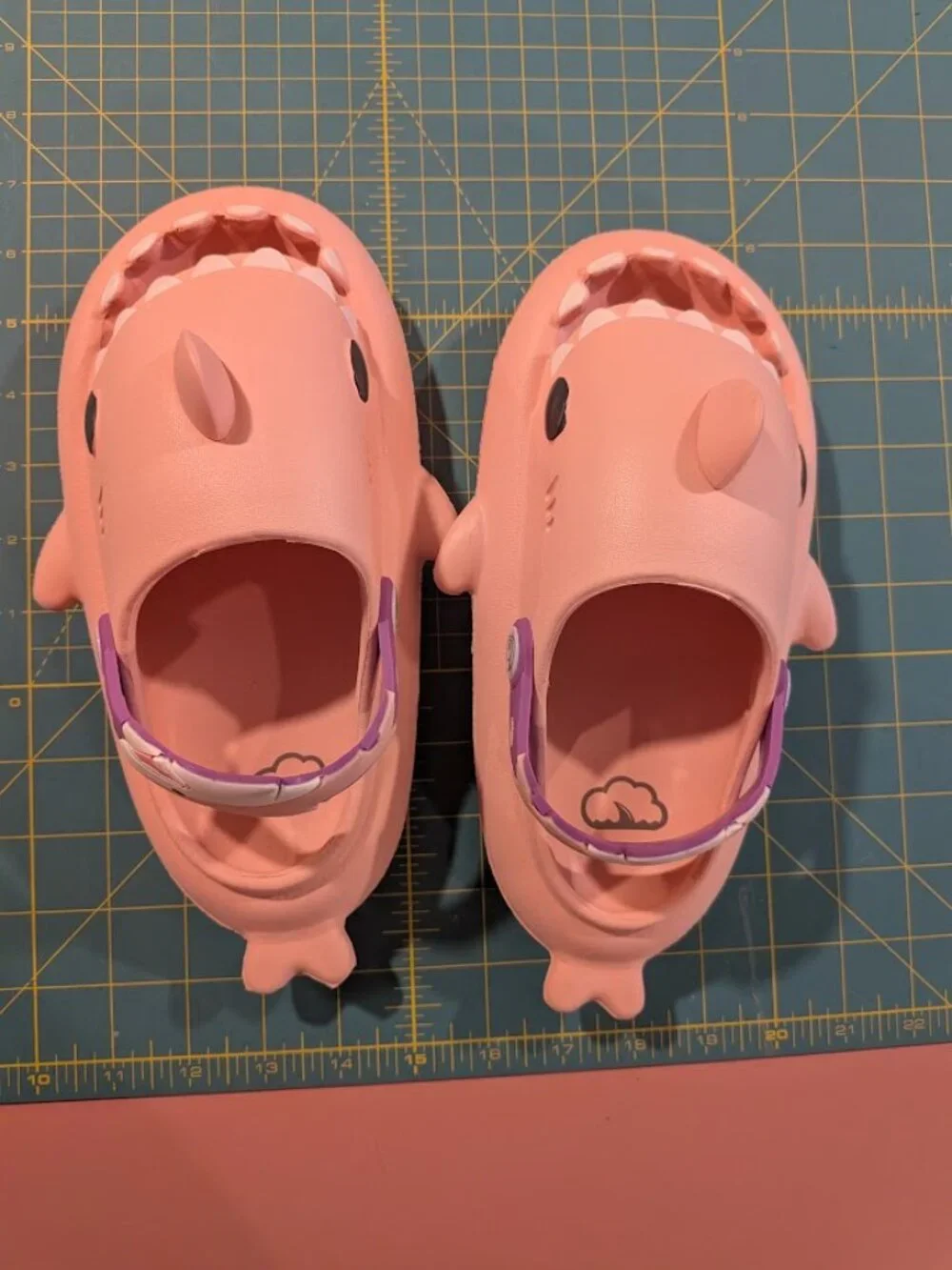 Cloud Shark Slides Kids Size 11.5/12 (200)